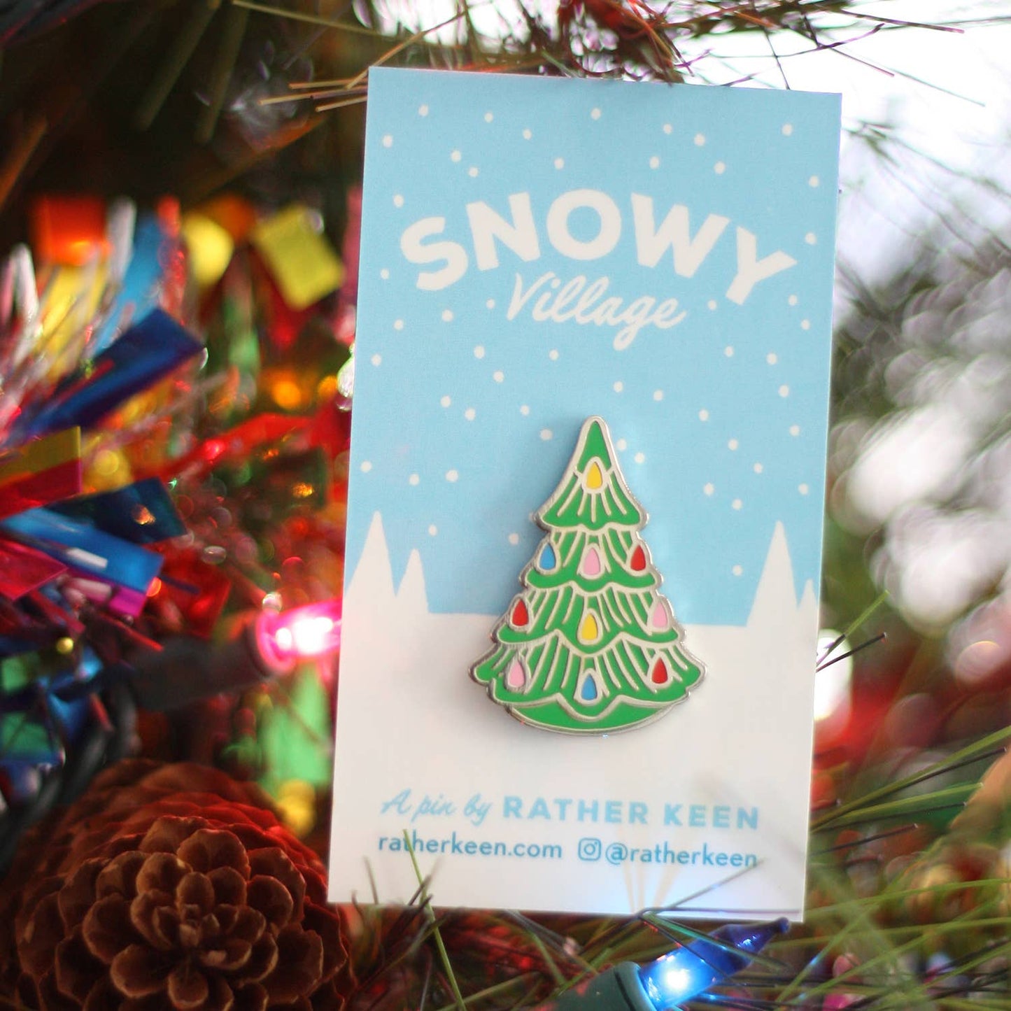 Cute Christmas Tree pin - Christmas brooch - kitsch