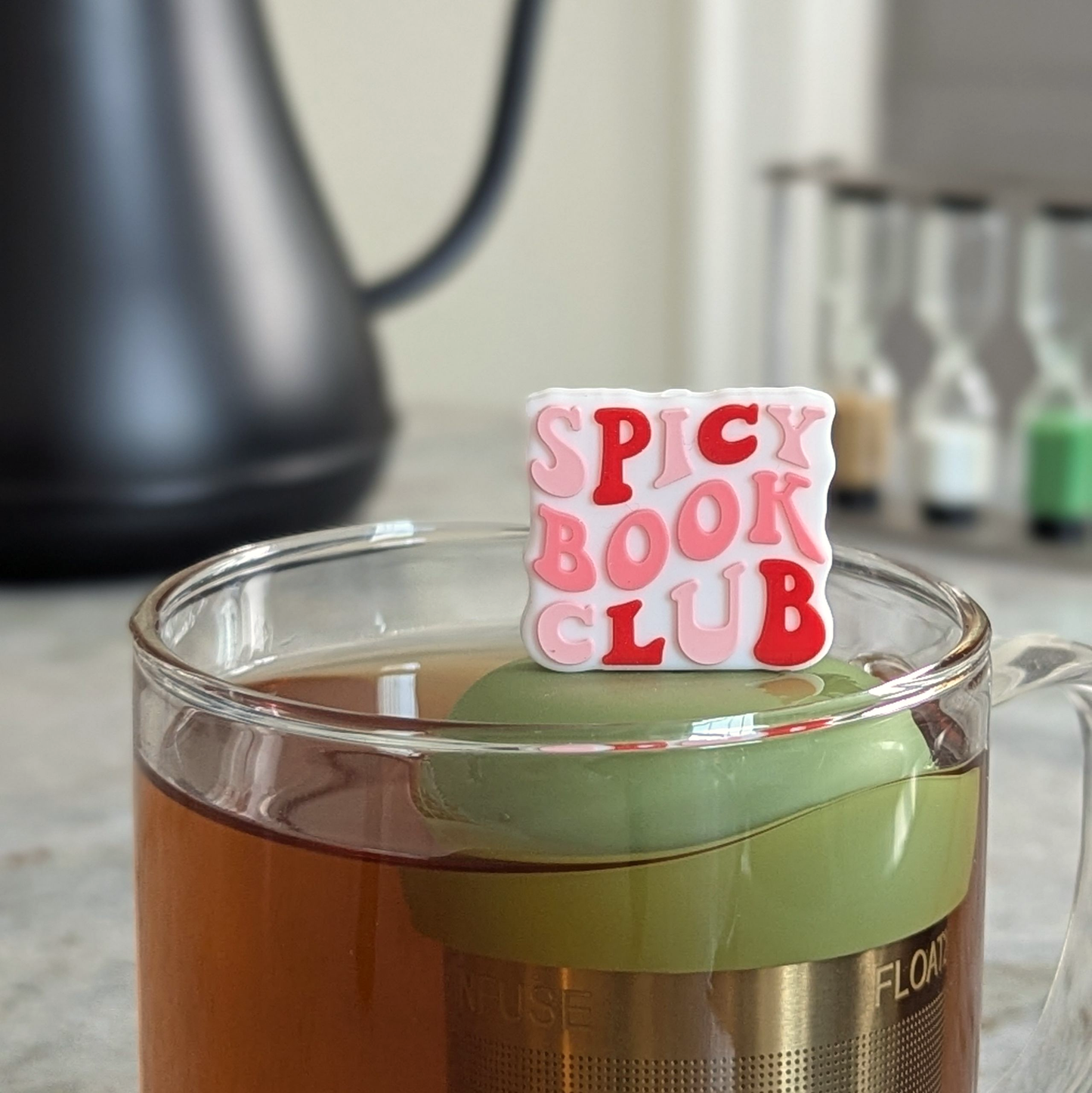 Spicy Book Club | Floating Tea Steeper | Green Base | White