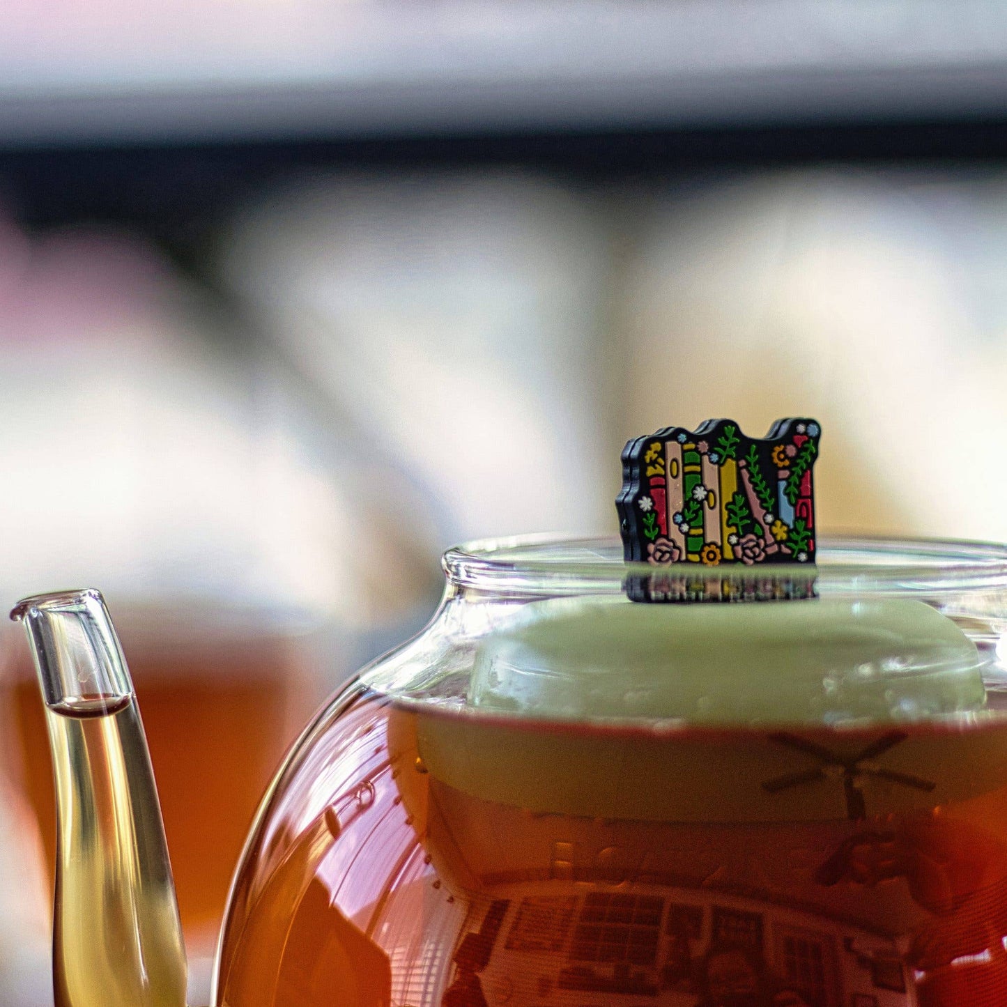 Booktrovert | Floating Tea Steeper | Green Base | BookTok